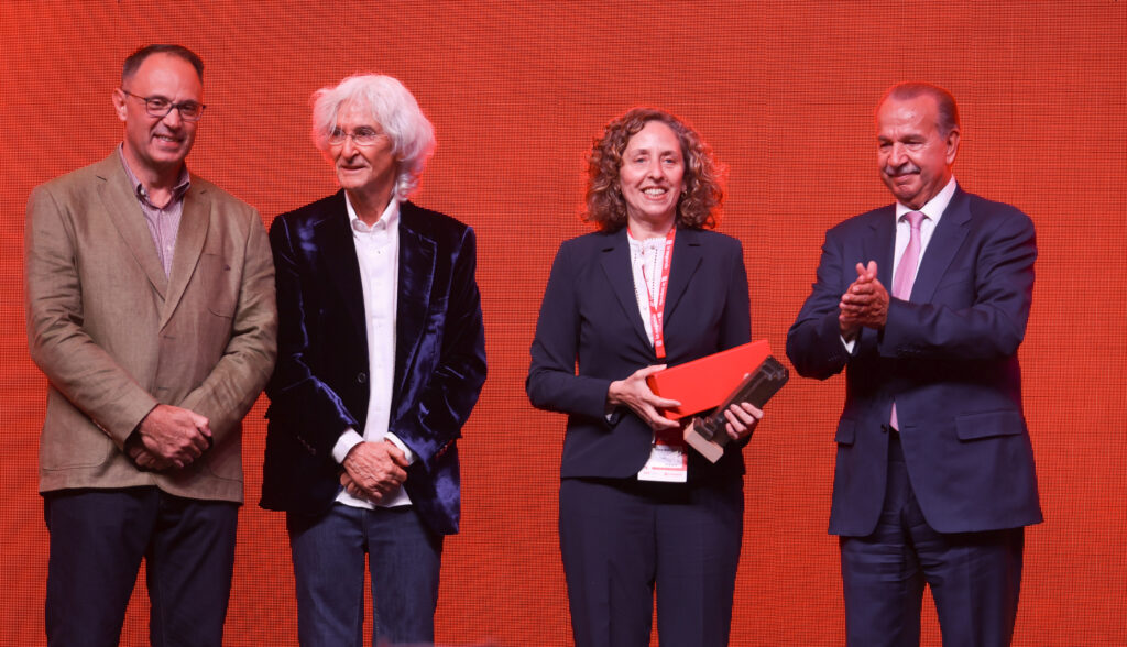 Mara Bettiol recoge el Premio Internacional ORP 2026 para la UART en la Noche Orpheus