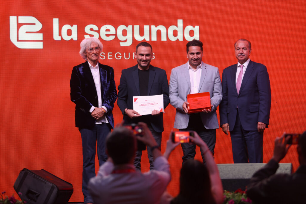 Representantes de ACA, Asociación de Cooperativas Argentinas reciben el Reconocimiento Empresarial ORP 2026 en la Noche Orpheus