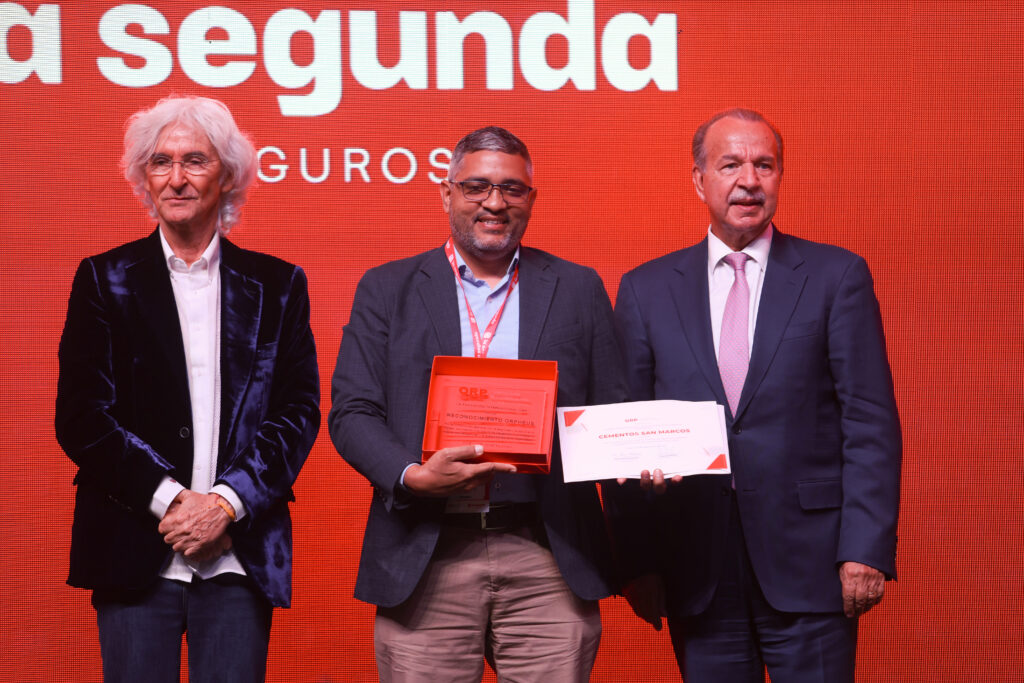 Representantes de Cementos San Marcos reciben el Reconocimiento Empresarial ORP 2026 en la Noche Orpheus